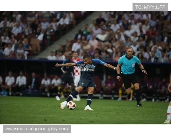 姆巴佩单挑拉开角度左脚抽射破门